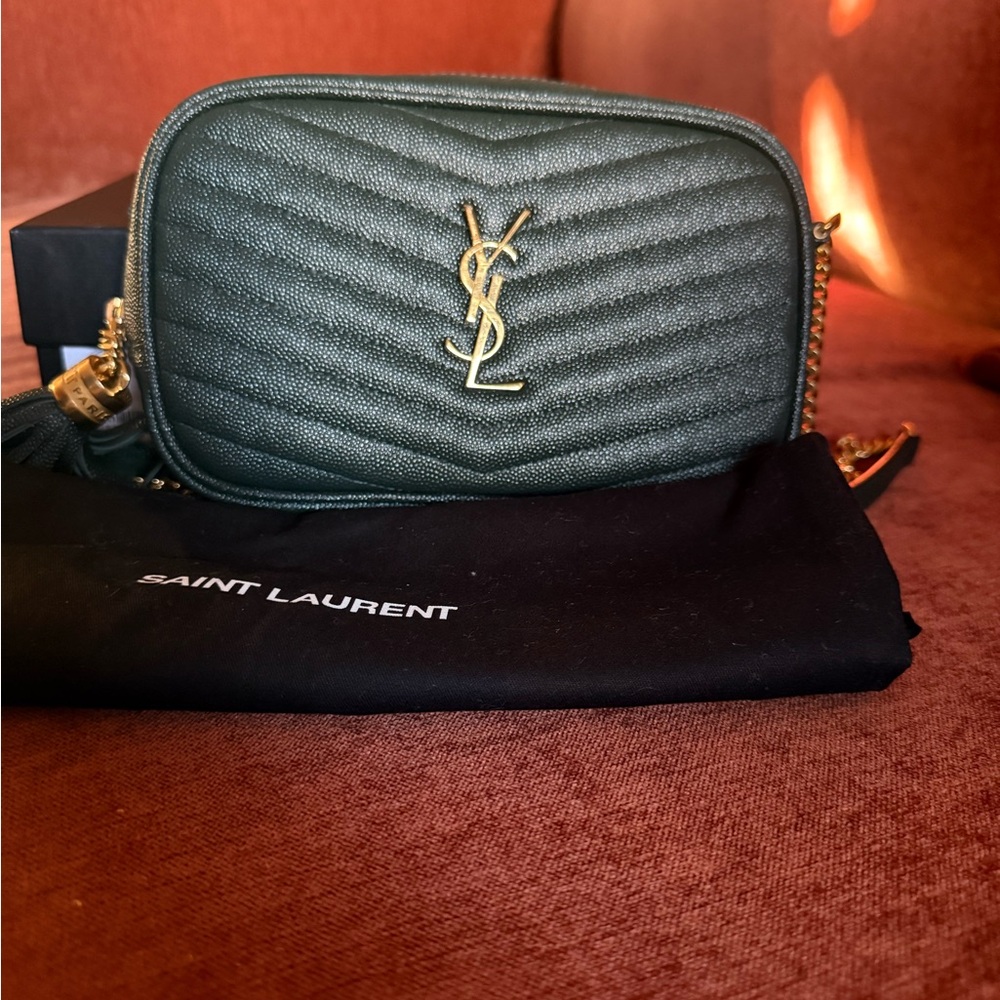 Saint Laurent
Mini Lou Matelassé Leather Camera Bag
Vert Fonce